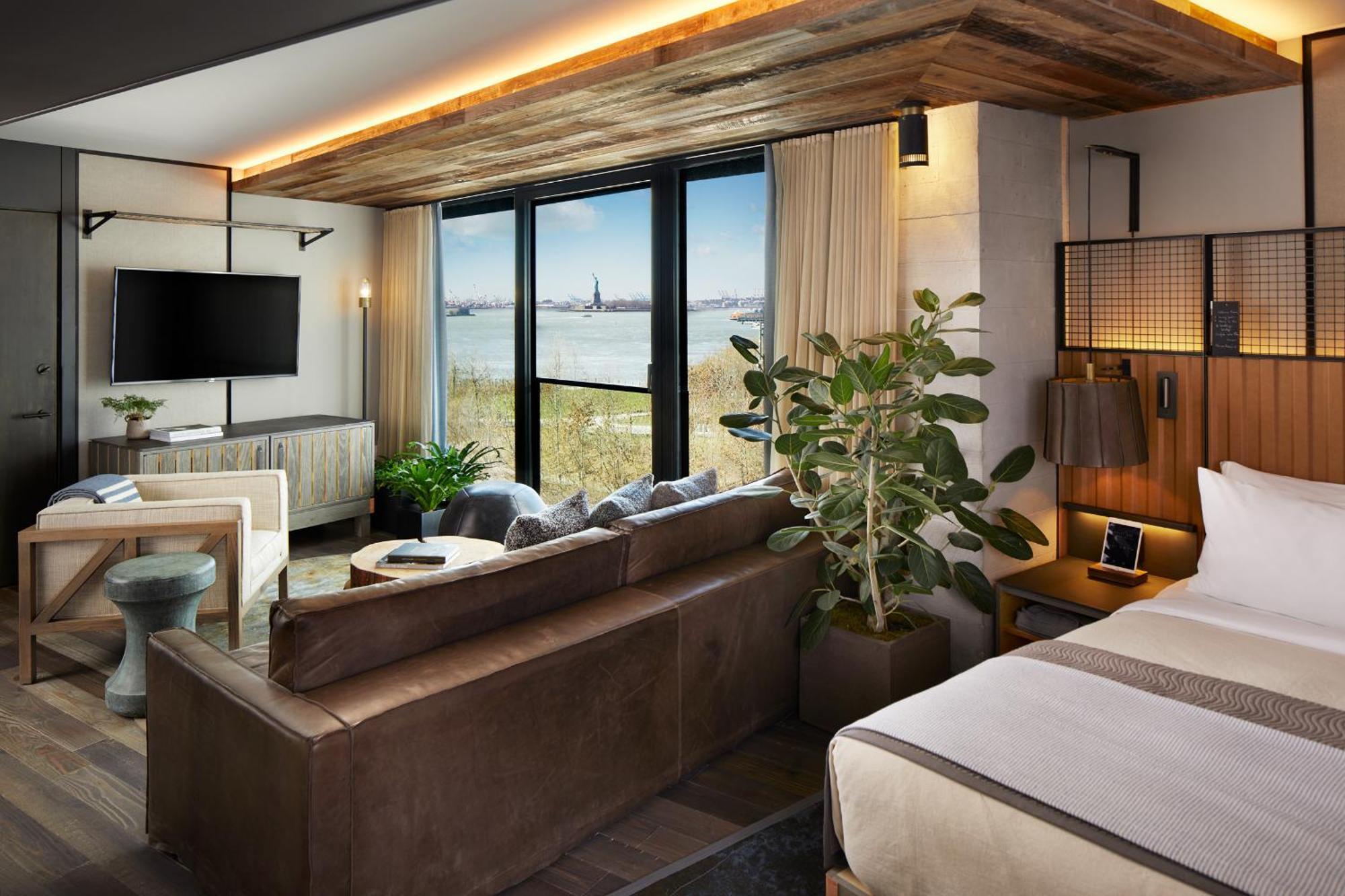 Standard Studio (Statue of Liberty)